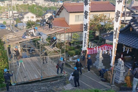 地主神社神楽舞殿組立